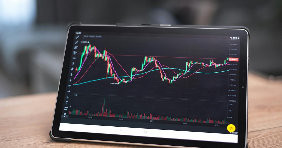 The Hidden Costs of Fine-Tuning: A Pragmatic Analysis of When Custom LLMs Make Financial Sense